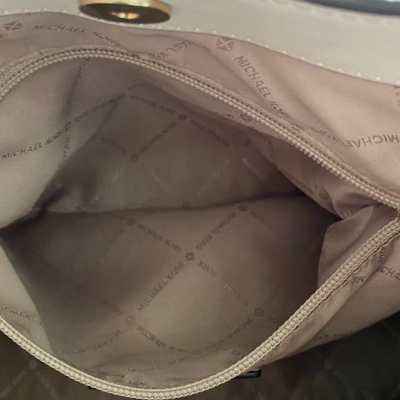 Michael Kors Joan Large Shoulder Bag - Picture 6 of 16